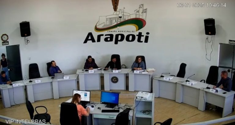 Câmara de Arapoti mantém vetos do prefeito Irani Barros em sessão extraordinária Câmara de Arapoti mantém vetos do prefeito Irani Barros em sessão extraordinária