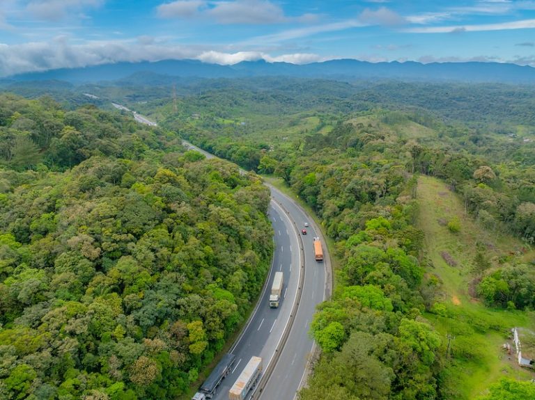 Escoamento da safra paranaense aumenta fluxo de caminhões nas rodovias sob concessão da EPR Litoral Pioneiro