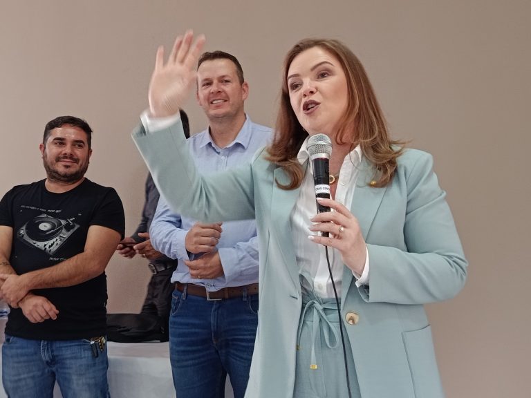Secretária Estadual Leandre Dal Ponte visita Arapoti