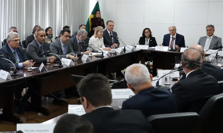 Agronegócio teme perda de safras e apoia negociação do governo com EUA Agronegócio teme perda de safras e apoia negociação do governo com EUA