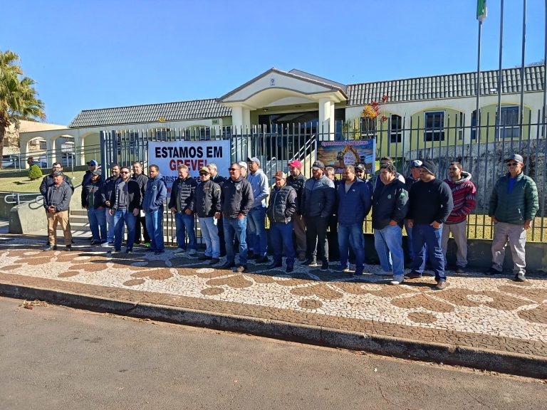Motoristas e operadores de máquinas iniciam greve em Arapoti com reivindicação de reajuste salarial