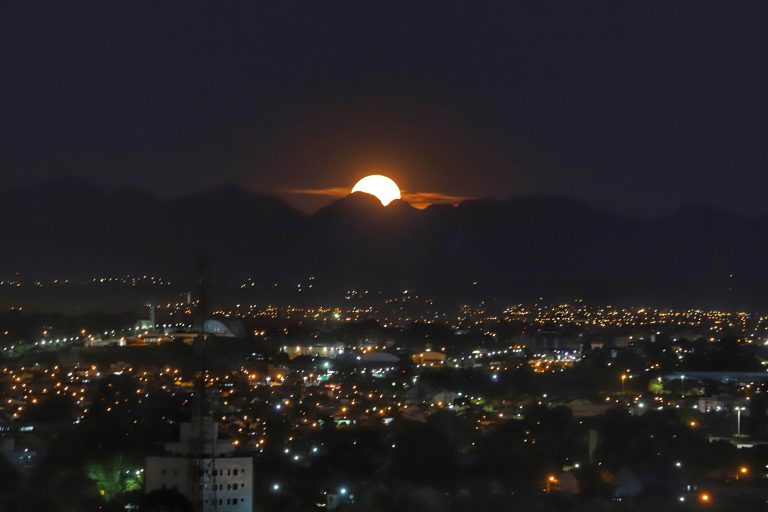 “Lua do Veado” terá melhor visibilidade no Noroeste, Oeste e Norte do Paraná, prevê Simepar