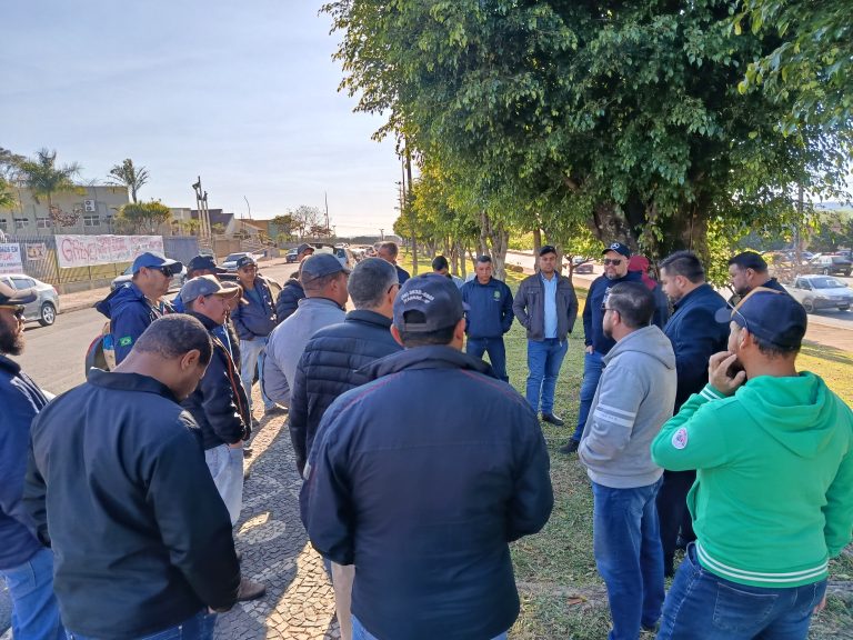 GREVE ENCERRADA: Prefeito Irani Barros recebe motoristas e operadores de máquinas e acordo põe fim ao movimento